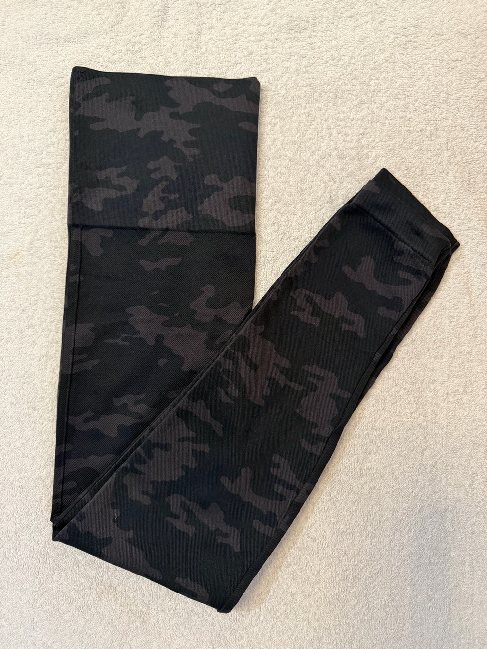SPANX Look At Me Now Seamless Camo High-Rise Leggings Shaping Slimming